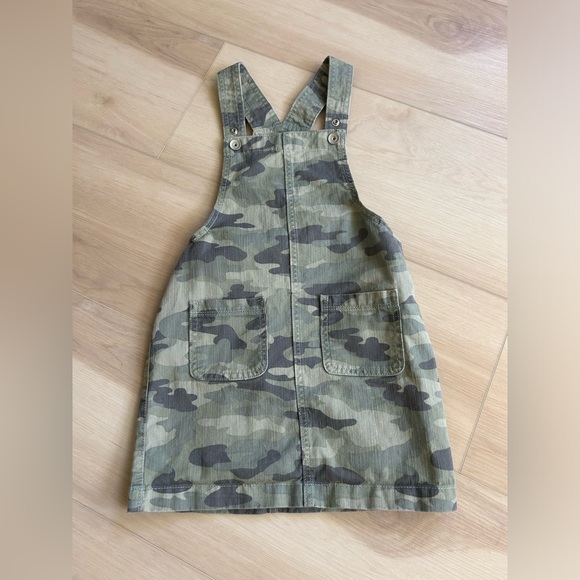 The Children's Place Other - Little Girls camo overall skirt - size 6x
